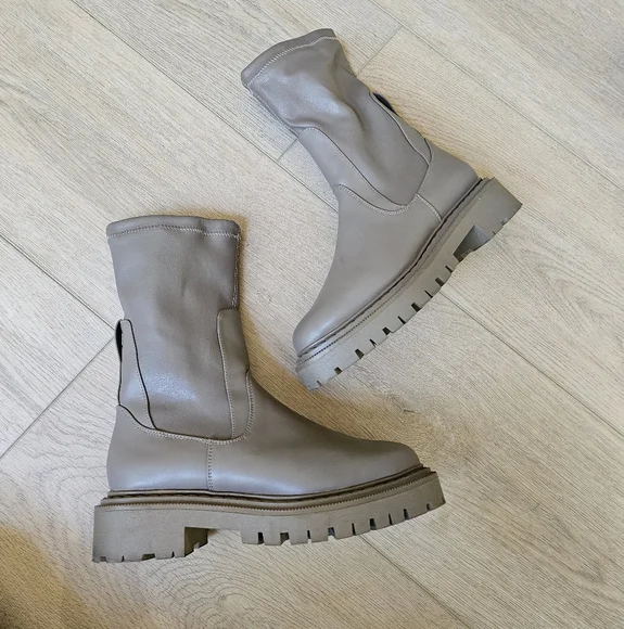 H&M Chunky Lug Sole Chelsea Platform Calf Boots Streetwear Winter Minimalist - Picture 1 of 11